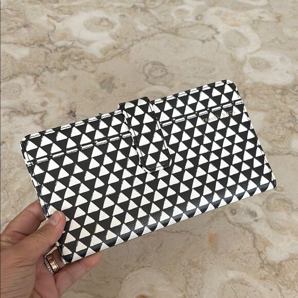 Love & Lore Large Travel Wallet Black & White Op Art Vegan Leather - Picture 1 of 9